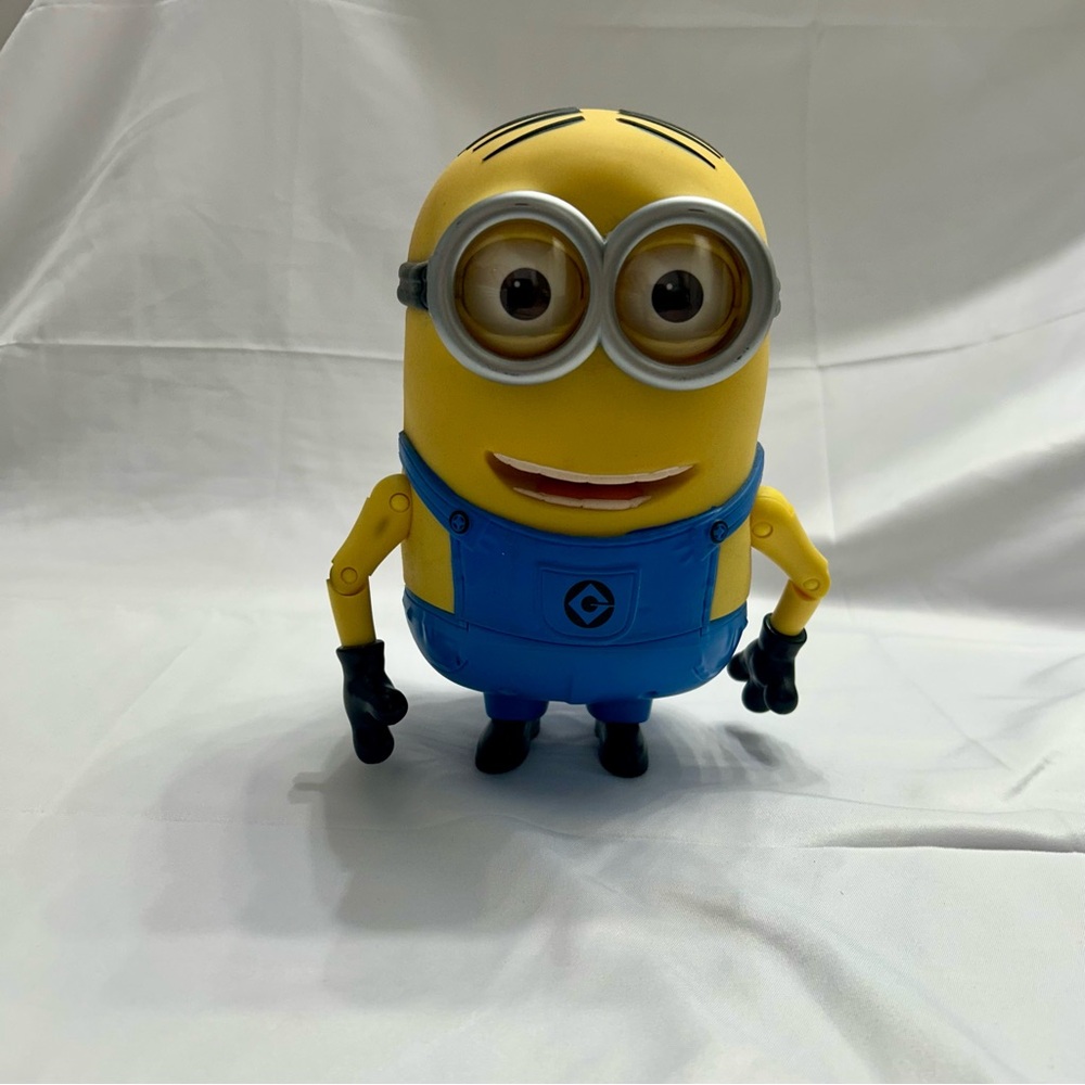 Universal Studios/ Thinkway Toys 8" DM-2 Minion Dave Electronic Figure - Picture 3 of 8